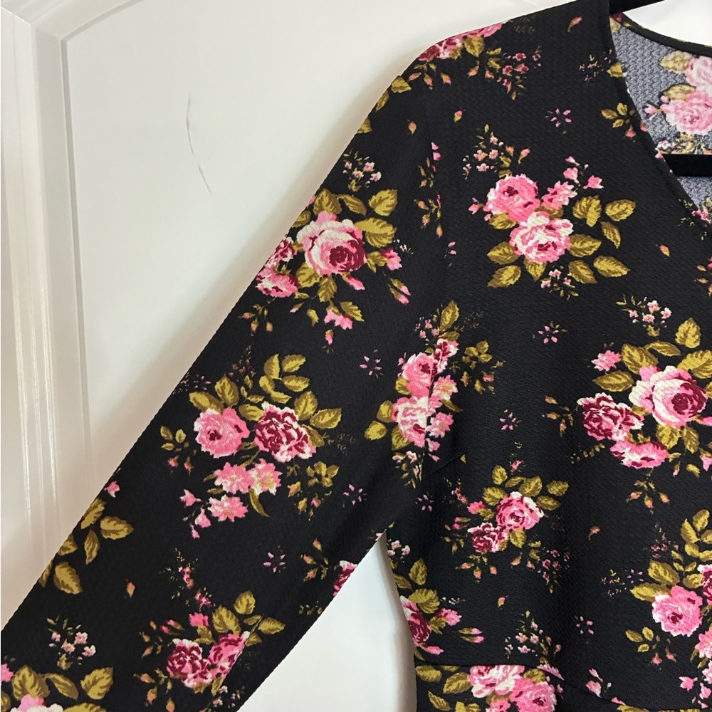 Goth Black & Floral Zipper Front Comfortable Material Bell Sleeve Cuff 2X-3X - Picture 7 of 13